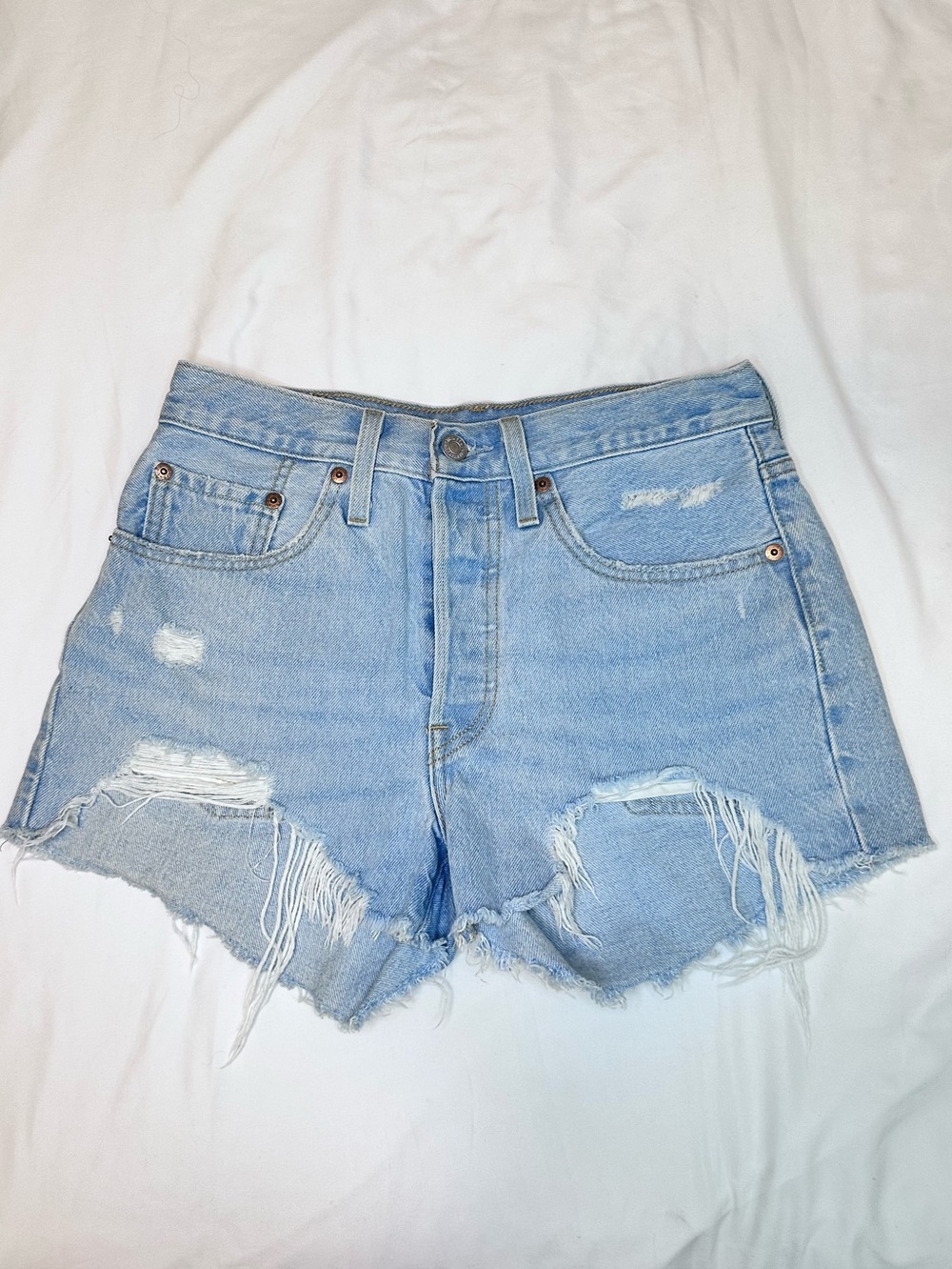 Levi’s 501 Original Distressed Cutoff Denim Shorts Women’s W26 Light Wash